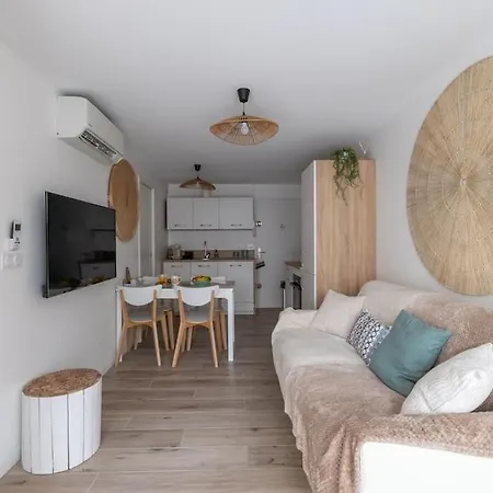 Appartement La Perle Du Port * Terrasse * Clim * à 5 Min * * Carnon-Plage